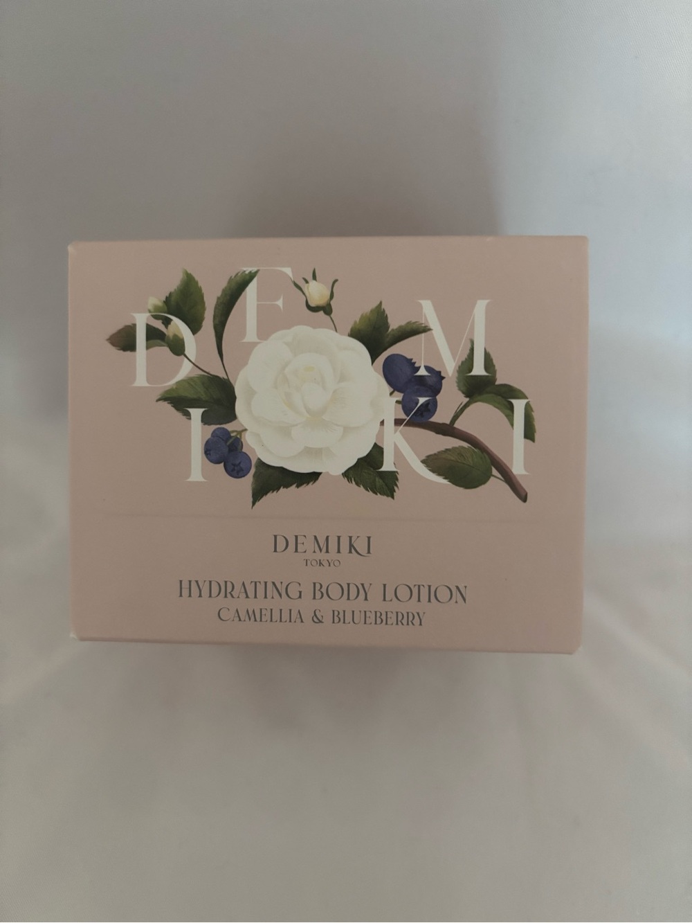 Demiki Hydrating Body Lotion - Camellia & Blueberry (Pink)